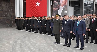 Bayraklar yarıya indirildi!