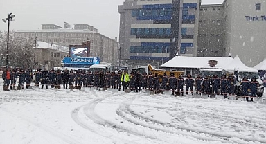 Büyükşehir'in kar timleri sahada!