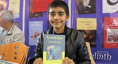 Çadır kentte kitap yazdı
