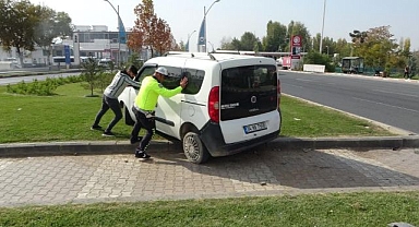 Çarpışmanın şiddeti ile savruldu!