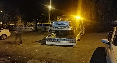 Cesedi yol kenarına atıp, karakola gittiler