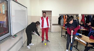 Çocuklar dersimiz Hokey!