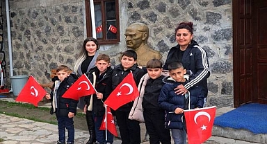 Çocuklardan duygulandıran nöbet