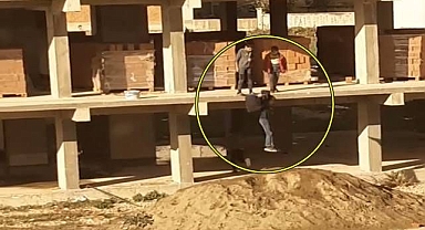 Çocukların inşaatta tehlikeli oyunu!