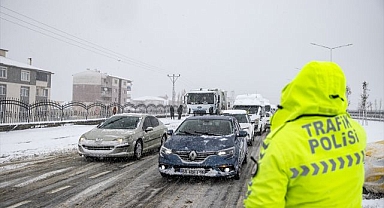 Erzurum-Bingöl kara yolu o araçlara kapatıldı