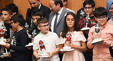ETÜ'den mucit çocuklara ödül