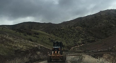 Heyelanın kapattığı yol ulaşıma açıldı 