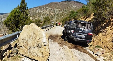 İşçileri taşıyan minibüs uçuruma yuvarlandı!