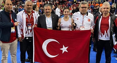 İsrailli rakibini yenerek dünya şampiyonu oldu
