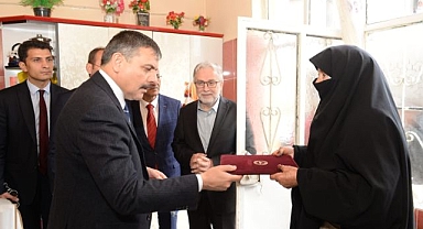 Karayazılı kadından duygulandıran hareket!