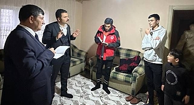 Kaymakam öğrencilerin yanında