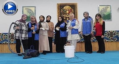 Köy camisinde gönüllü temizlik