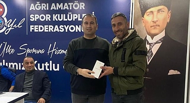 Lisans parasını bulamayınca telefonunu sattı