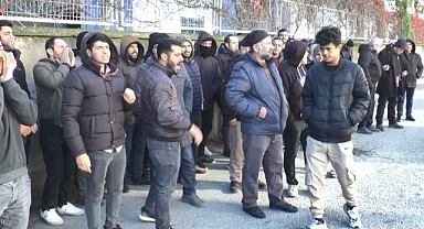 Maaşlarını alamayan işçiler fabrikayı bastı