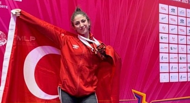 Milli sporcu destan yazdı!