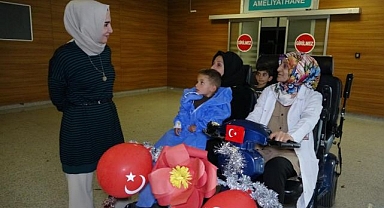 Minikler ameliyata özel araçla götürülüyor