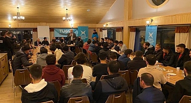 Öz, ‘Gençlerin her zaman yanındayız’