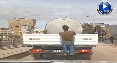 Pikap arkasında tehlikeli yolculuk!