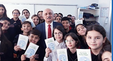 Şair sınıfta!
