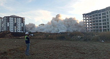 Saniyeler içinde yerle bir oldu 
