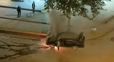 Seyir halindeki otomobil alev aldı