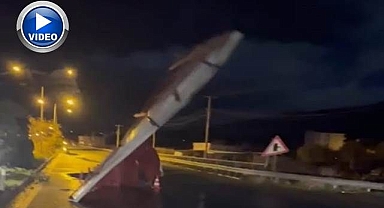 Şiddetli fırtına çatıyı yola savurdu!