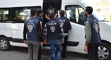 Sosyal medya dolandırıcıları yakayı ele verdi!