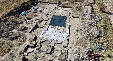 Tarladan çıkanlar görenleri şaşırttı!