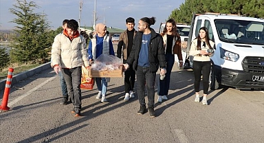 Üniversite öğrencileri sahipsiz hayvanları unutmadı