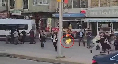 Yanan tüpü balkondan attı!