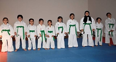  1 buçuk yılda 100 kız çocuğunu eğitti