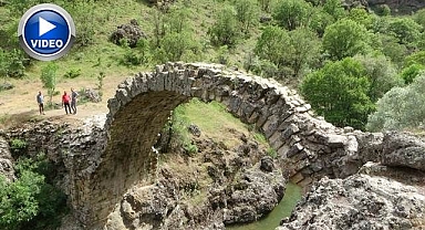2 bin yıllık Taş Köprü de çalışmalar tamam!