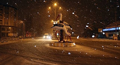 Aniden bastıran kar kenti beyaza bürüdü