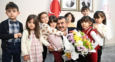 Bakan Tekin, Erzurum'dan gelen minikleri ağırladı