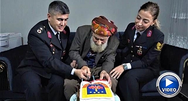 Cumhuriyetle yaşıt dedeye doğum günü sürprizi