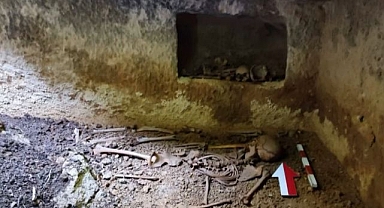 Deprem, tarihi mekanı gün yüzüne çıkarttı