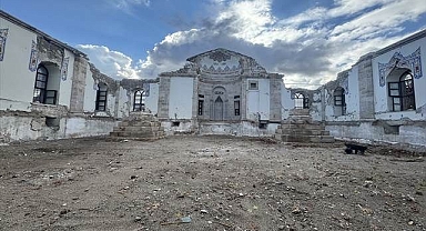 Depremde yıkılmıştı! Ayağa kaldırılıyor...