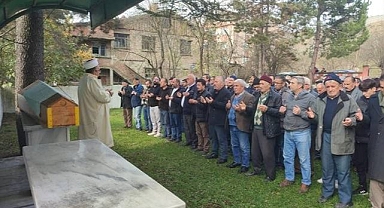 Dere kenarında ölü bulundu   