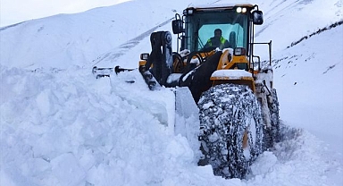 Doğu'da 472 yerleşim birimine ulaşım sağlanamıyor