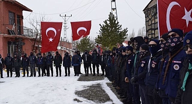 Erzurum'da izciler Allahuekber Dağı Şehitleri'ni andı