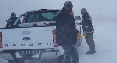 Erzurum'un soğuğuna aldırmadan çalıştılar!