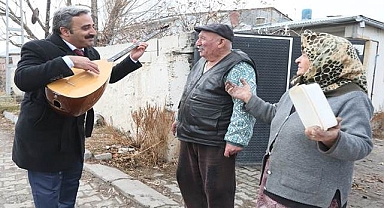Ev ev gezerek sazlı sözlü oy istiyor