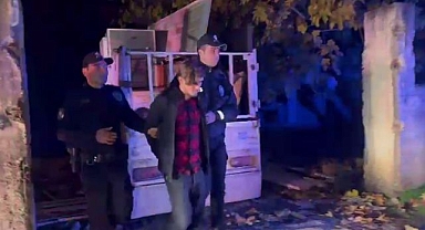 Evin kapılarını çalan hırsızlar polisten kaçamadı