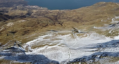 Göl manzaralı kayak merkezi gün sayıyor