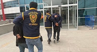 Hasarlı binalardan eşya çalarken yakalandılar!
