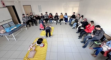 Hayat kurtaran öğretmenler ilk yardımı anlatıyor