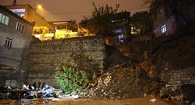 İstinat duvarı üçüncü kez çöktü