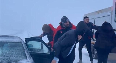Kar ve tipide mahsur kaldılar!