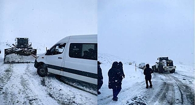 Karda mahsur kalan kafile yola çıktı!