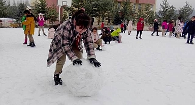 Karı gören soluğu dışarıda aldı!